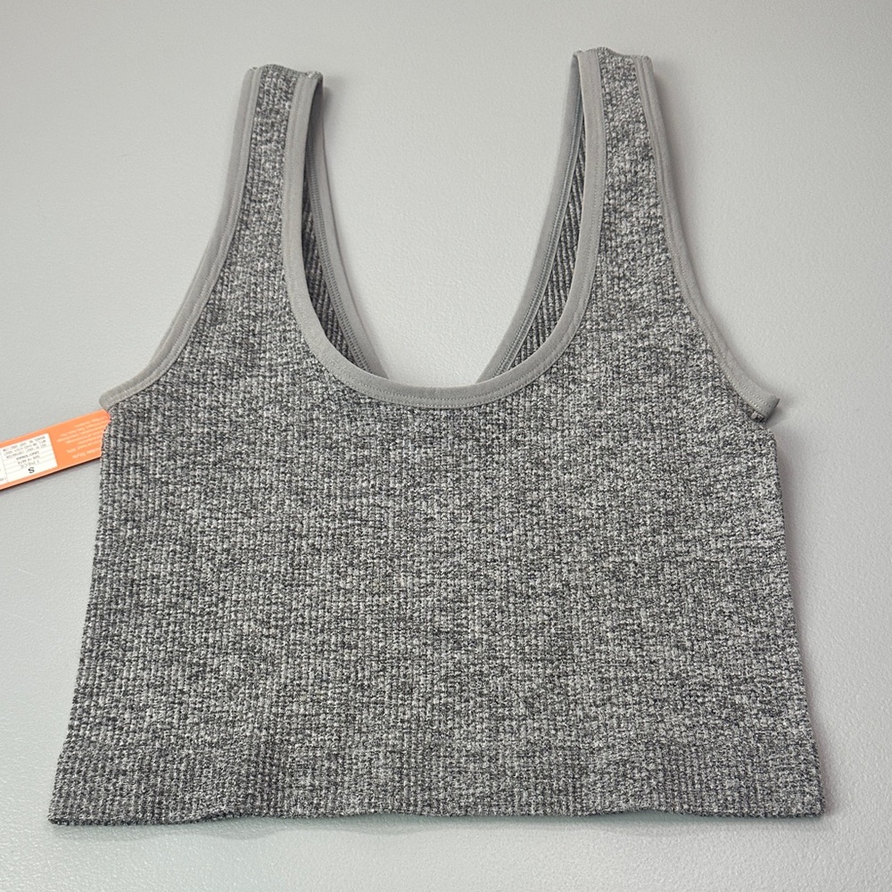 Colsie Heather Gray Ribbed V-Neck Lounge Tank & Shorts Set - Picture 4 of 11